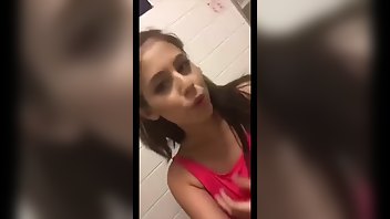 Violet Summers Resteurant Toilet Quick Pussy Play Snapchat Premium