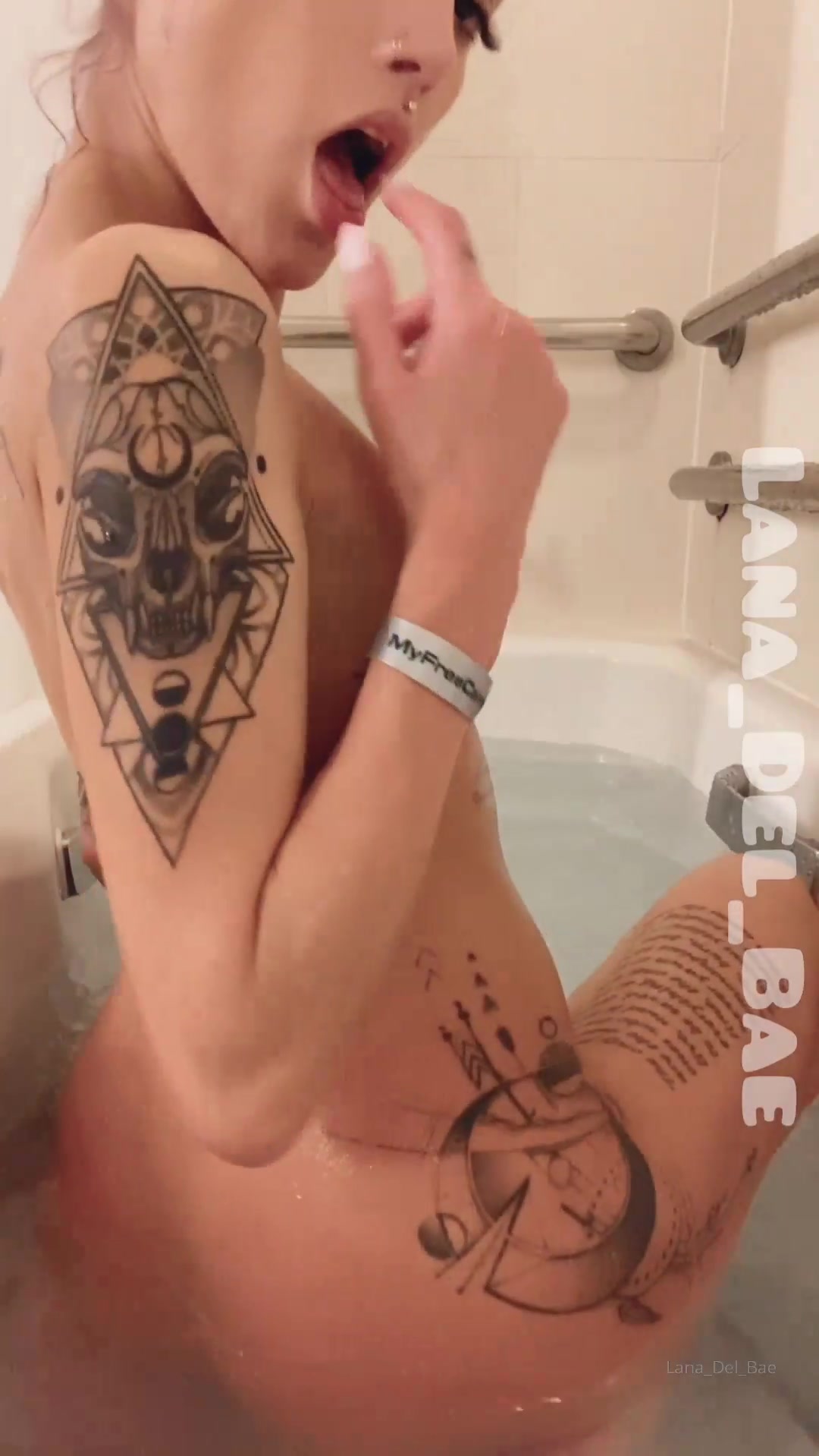 Lana_Del_Bae little bath time fun onlyfans xxx porn