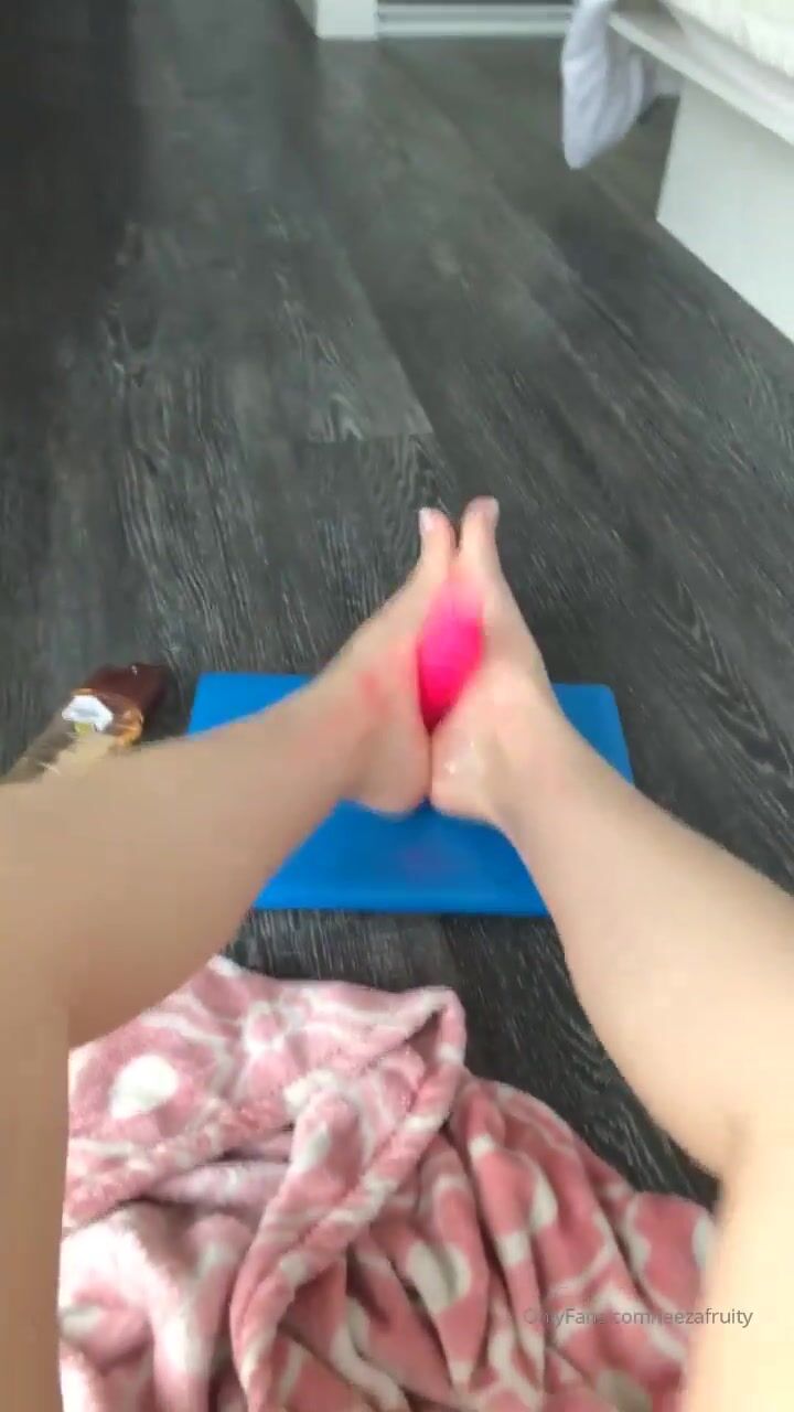 leezafruity dm to see the full of me massagin xxx onlyfans porn videos