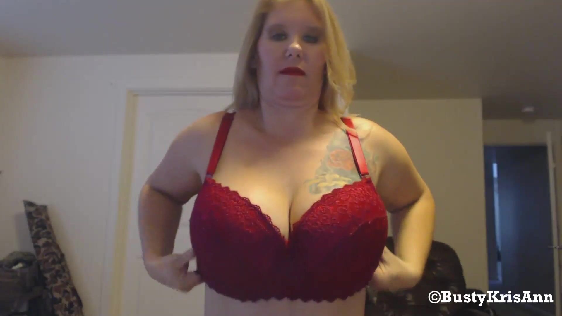 bustykrisann Trying on my lace Bra's TittyTuesday xxx onlyfans porn