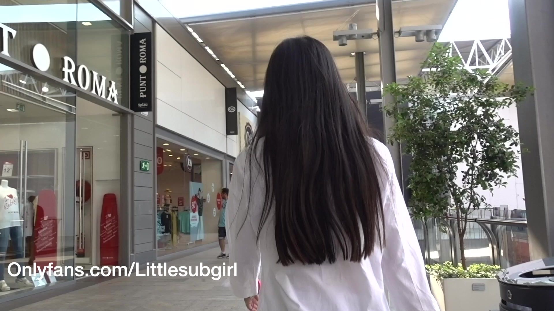 Littlesubgirl - Clothes Store Squirting Right In front of Strangers