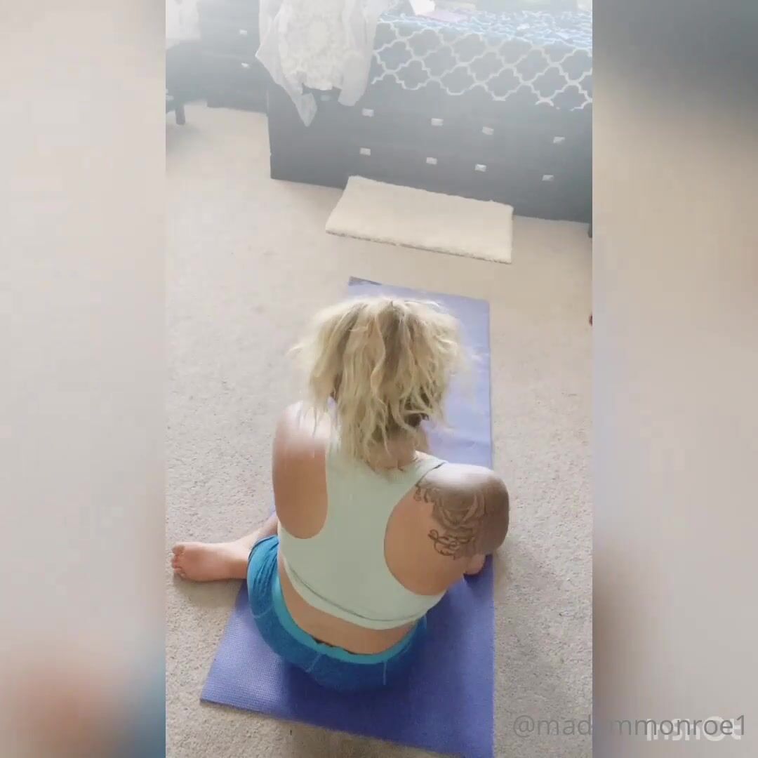 madammonroe1 Post work out stretches that turned naughty Enjoy xxx onlyfans porn