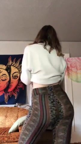 leanaxlove420 – showing her tits and twerking – Twitter stoner thot