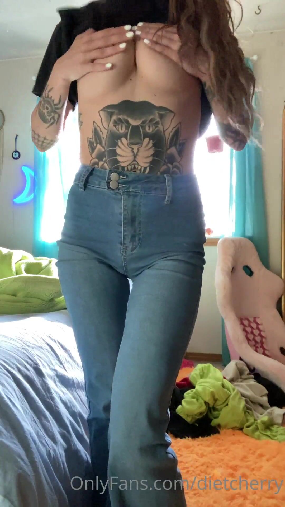 dietcherry 11 05 2021 2106210246 rubbing my pussy thru my sexy flare jeans the subs who bought the last video are getting onlyfans xxx porn videos