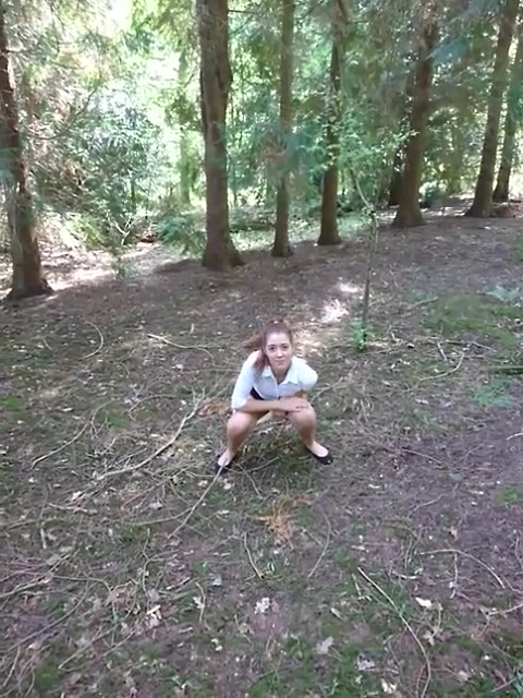 Naughty Poppy Peeing In The Woods Onlyfans Pissing Vid