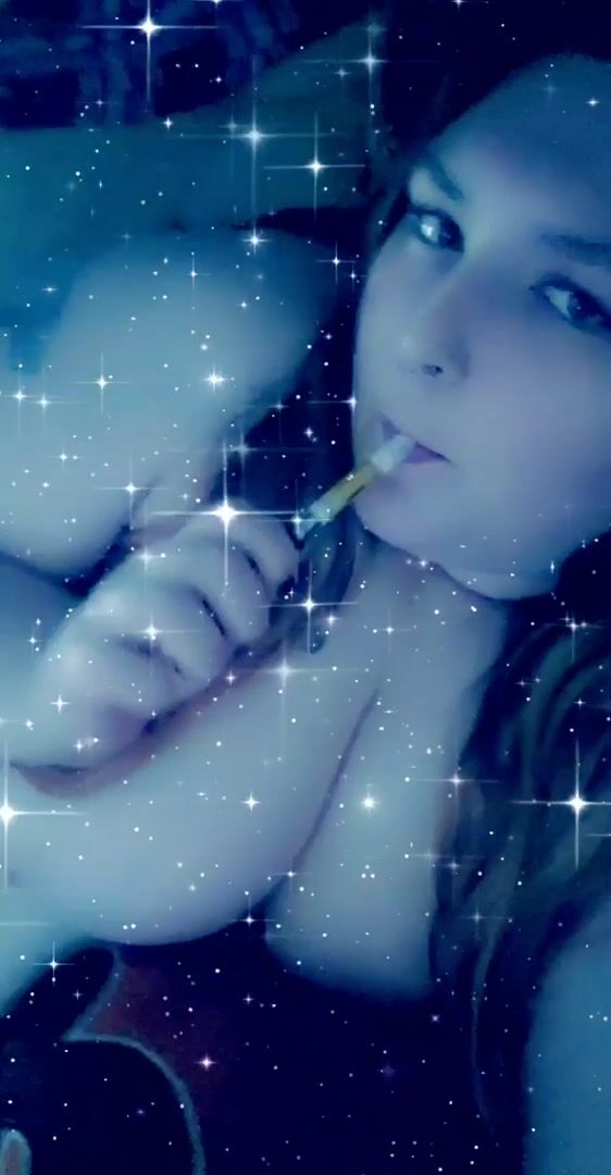 SpookyMermaid 1604924 I 39 m topless vaping and in bed Are you going to cum join me premium porn video