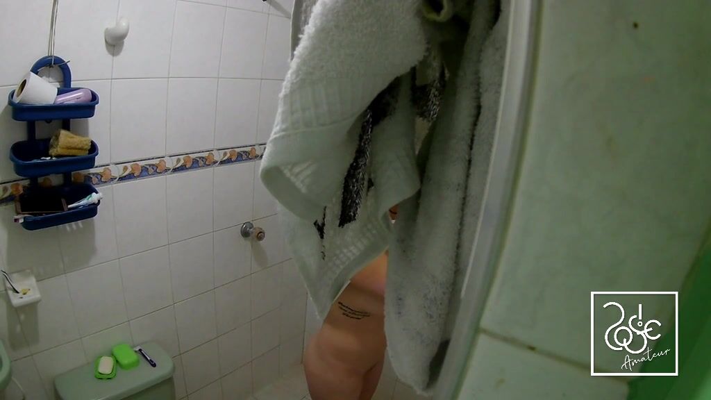 rosie amateur my cousin spies on me while i bathe xxx video