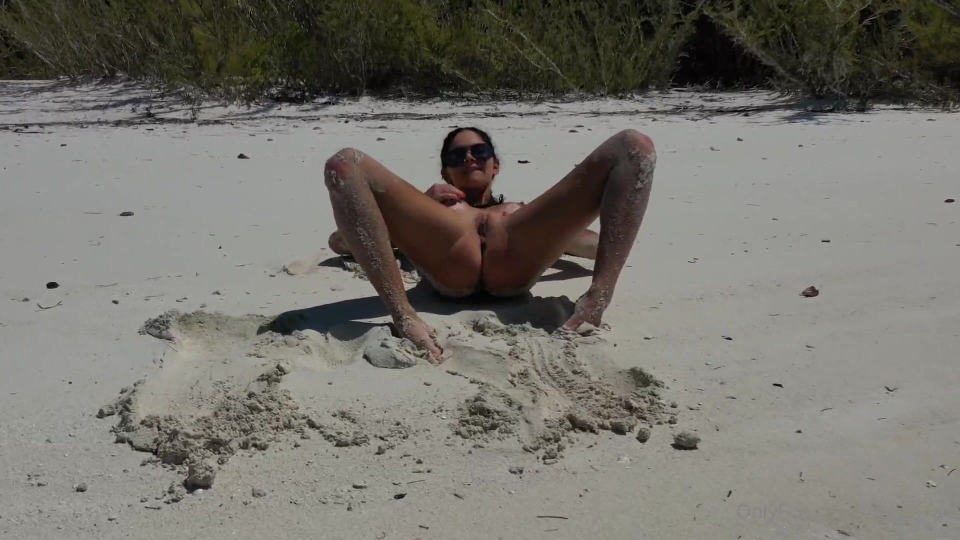 aspen rae nude twerking on the beach xxx videos leaked