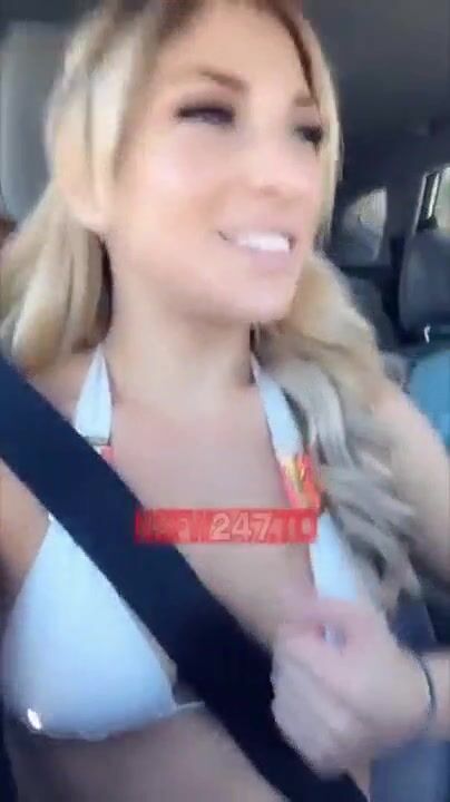 Holly Valentine – In the car with her friends playing with her tits – Premium Snapchat leak