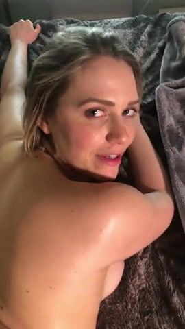 Mia Malkova – Gets a huge creampie while talking – Onlyfans leak