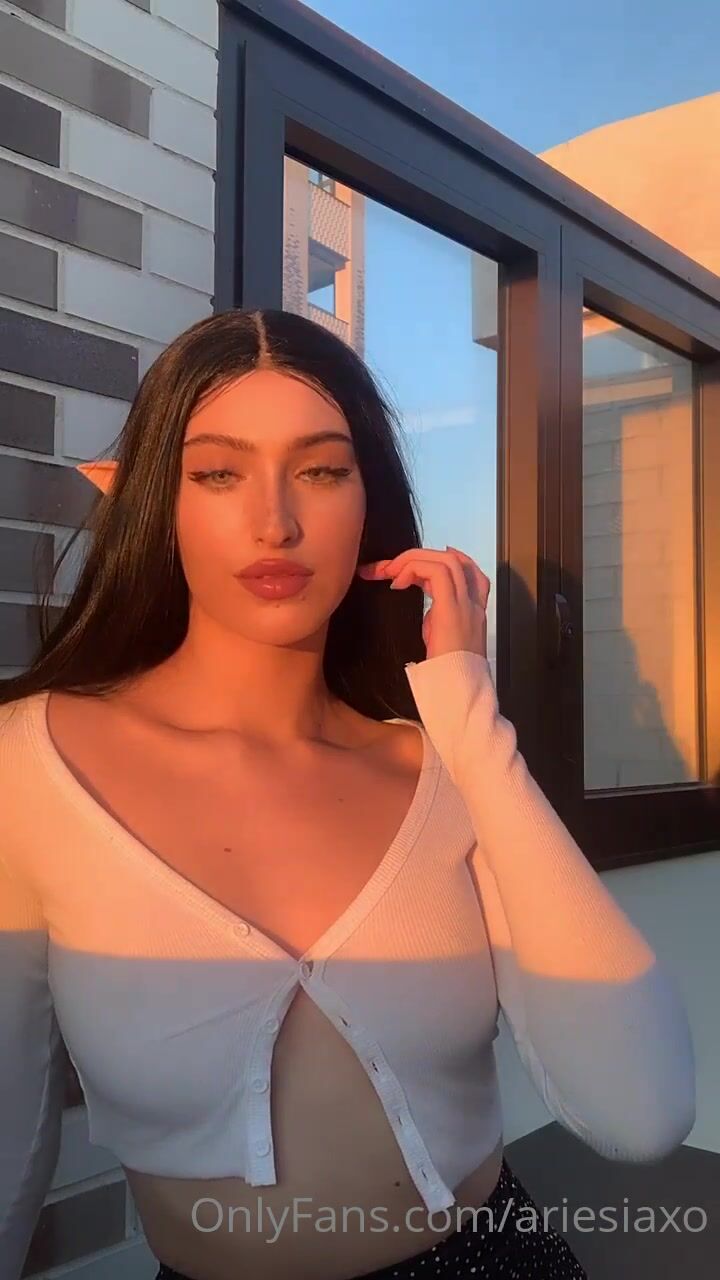 ariesiaxo more golden hour boobs some pic