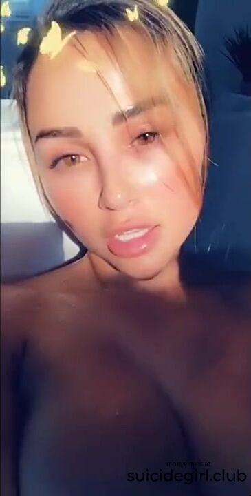 Ana Cheri – Taking a bath – Private Snapchat leak