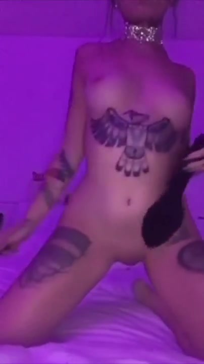 Taylor White black vib orgasm show snapchat free