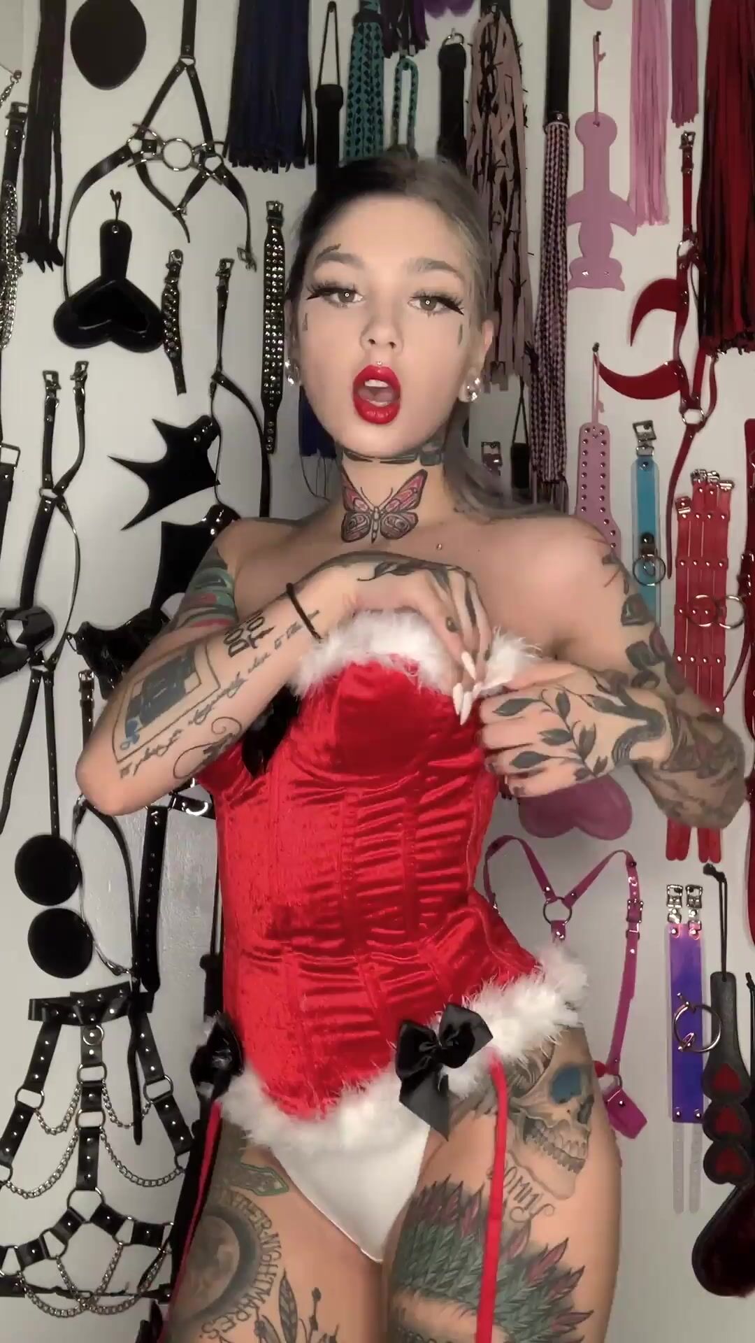 Taylor White OnlyFans 19 12 13 10118265 SANTA BABY STRIP TEASE message me if you want on my NAUGHTY list 1080x1920 Video