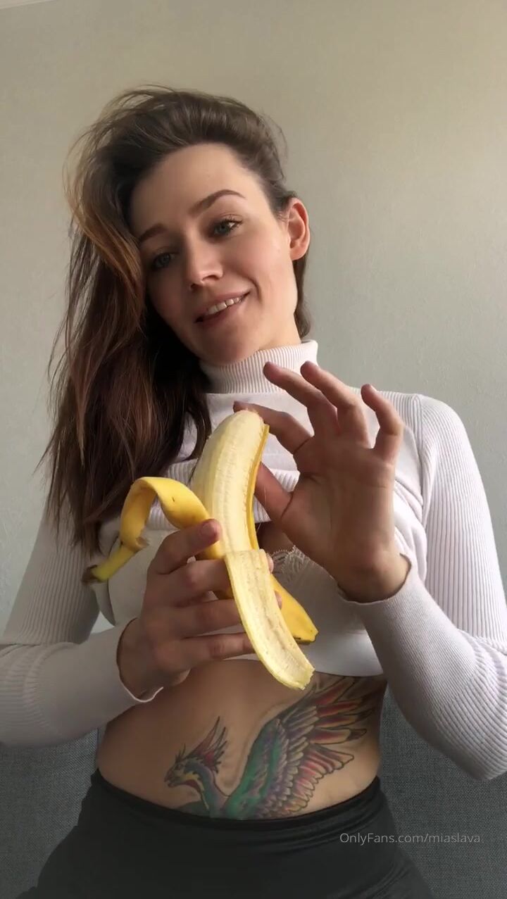 aliceredlips i love bananas an