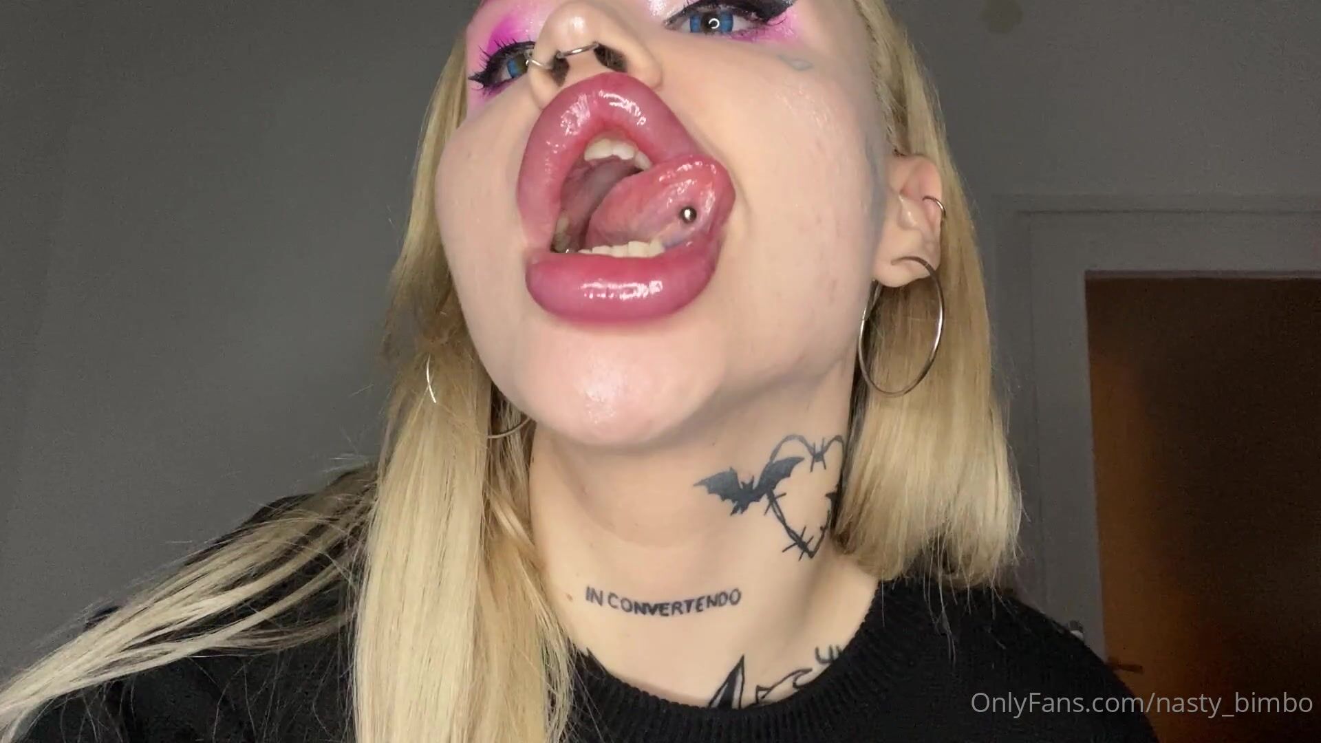 Nasty_bimbo OF leak wants lips bigger