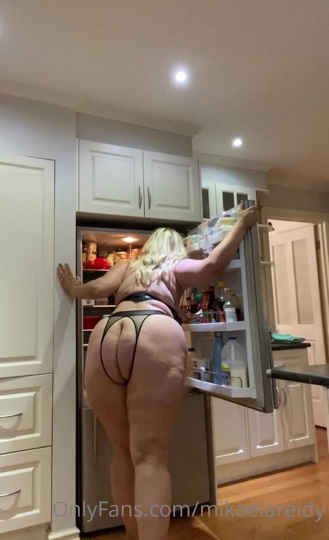 mikaelareidy looking for a snack, what u want xxx onlyfans porn video