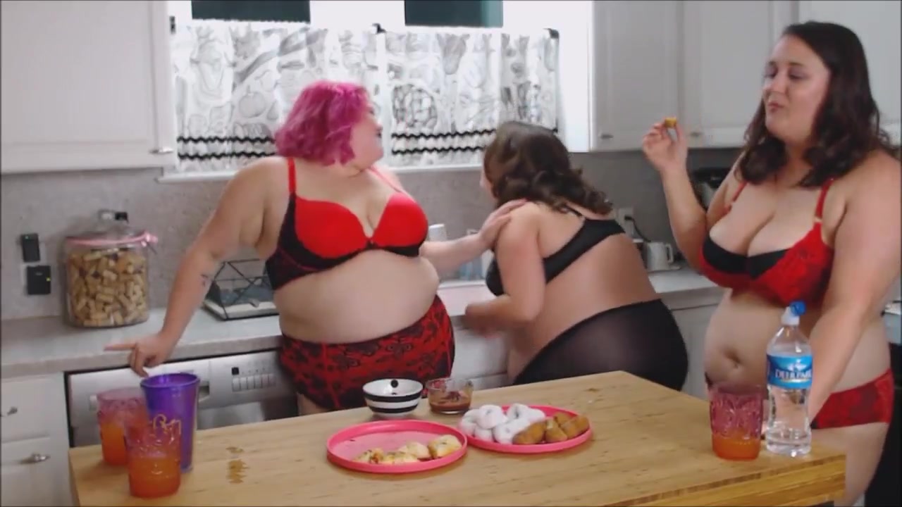 Honey BunTV Feedee Sleepover Eating Contest | ManyVids Free Porn Vid