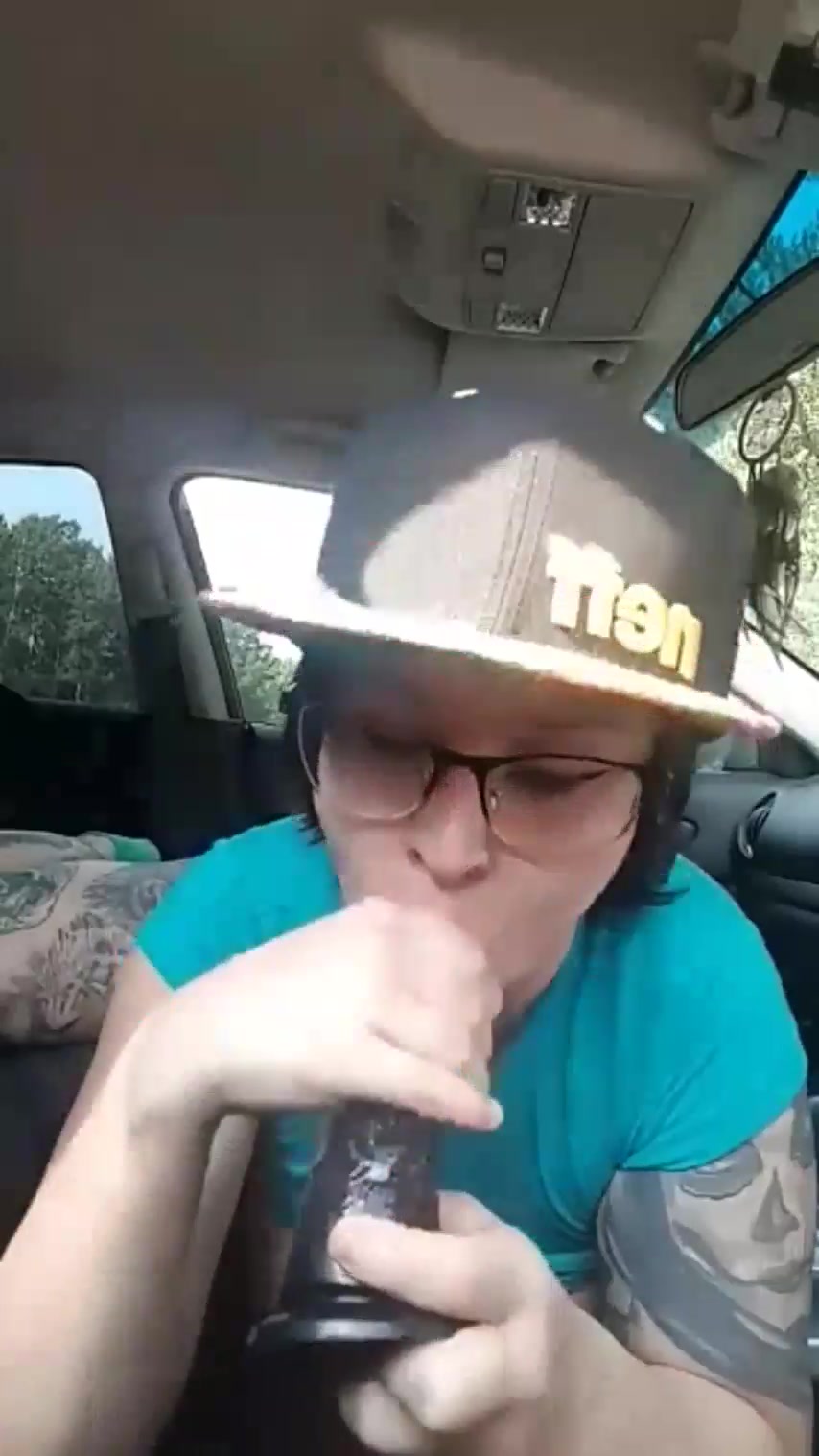 tinytonitv sloppy car blowjob free xxx videos